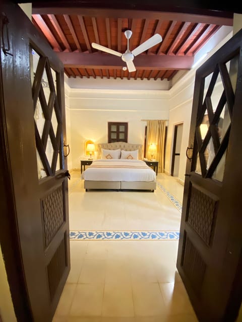 Traditional Room, 1 King Bed, Non Smoking | Pillowtop beds, in-room safe, individually decorated