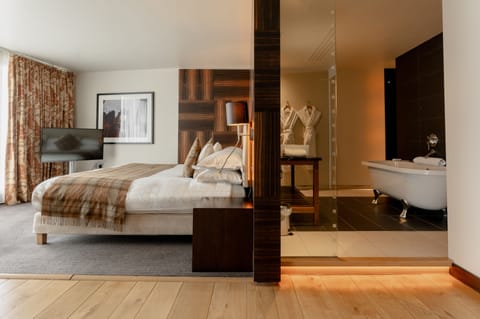 Fabulous Suite | Egyptian cotton sheets, premium bedding, in-room safe