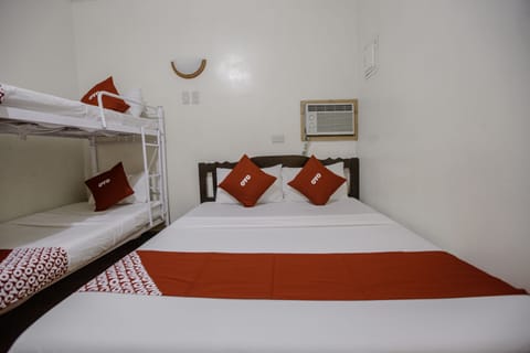 Standard Quadruple Room | Bed sheets