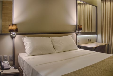 Deluxe Double Room | 10 bedrooms, minibar, in-room safe, desk