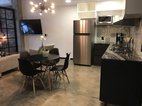 Loft, Multiple Beds, Non Smoking (Loft 202) | Private kitchen | Microwave, coffee/tea maker