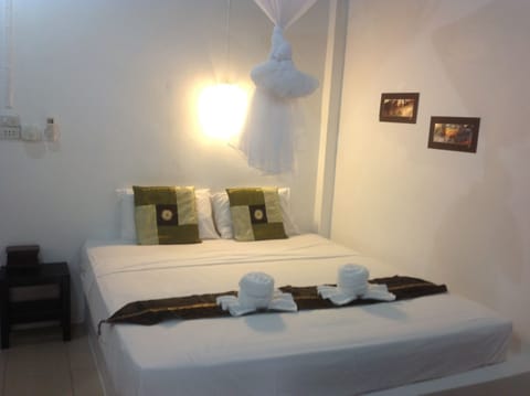 Family Bungalow Double Room | In-room safe, cribs/infant beds, rollaway beds, free WiFi