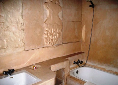 Separate tub and shower, deep soaking tub, hair dryer, towels