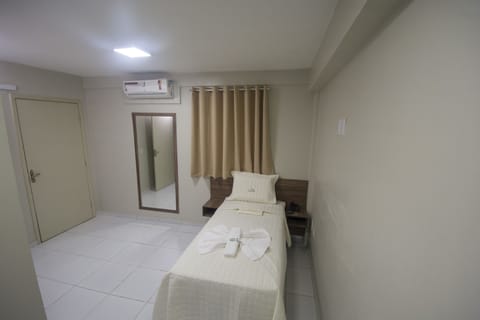 Single Room | Minibar, desk, free WiFi, bed sheets