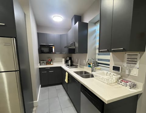 Deluxe Basement Suite, 2 Bedrooms, Non Smoking | Private kitchen | Fridge, microwave, oven, stovetop