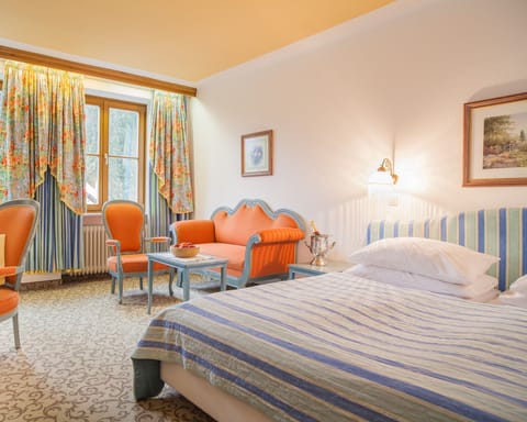 Superior Double Room, Mountain View | Living area | Flat-screen TV