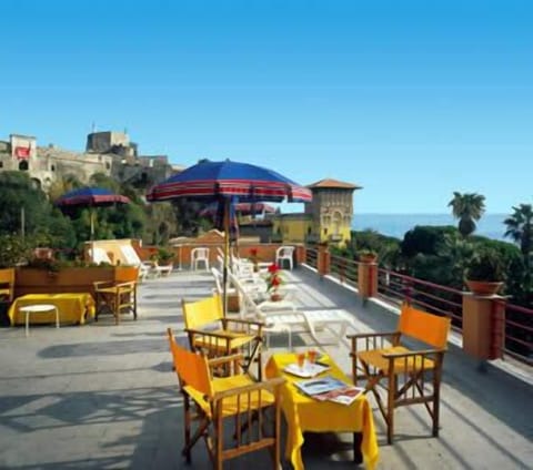 Breakfast, lunch and dinner served