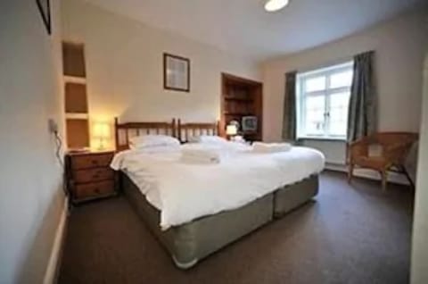 Double Room, Shared Bathroom | Iron/ironing board, rollaway beds, free WiFi, bed sheets