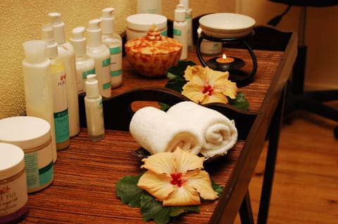 Couples treatment rooms, body treatments, aromatherapy