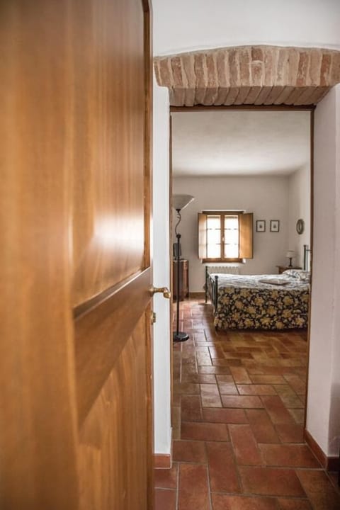 Double or Twin Room | Minibar, in-room safe, desk, blackout drapes