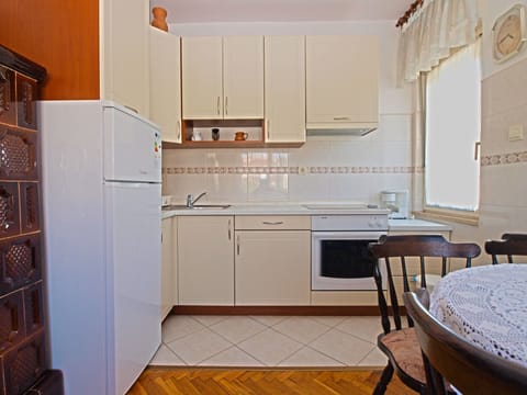 Standard Apartment, 1 Bedroom (613/1468) | Private kitchen | Fridge, oven, stovetop, coffee/tea maker