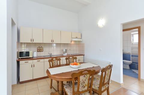 Standard Apartment, 1 Bedroom (719/1674) | Private kitchen | Fridge, microwave, coffee/tea maker, electric kettle