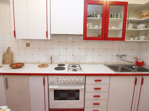 Standard Apartment, 2 Bedrooms (0230) | Private kitchen | Fridge, oven, stovetop, coffee/tea maker