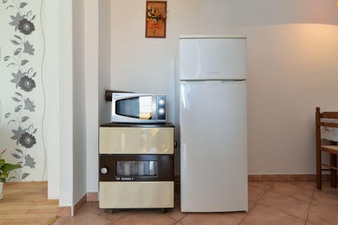 Standard House, 4 Bedrooms (0278) | Private kitchen | Fridge, microwave, oven, stovetop