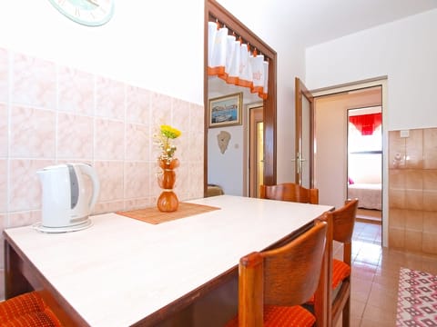 Standard Apartment, 1 Bedroom (1200/12641) | In-room dining