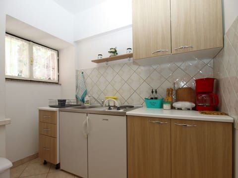 Standard Apartment, 1 Bedroom (1318/12540) | Private kitchen | Fridge, stovetop, coffee/tea maker, electric kettle