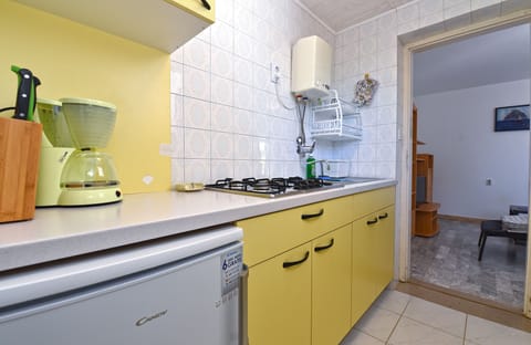 Standard Apartment, 1 Bedroom (1410/13209) | Private kitchen | Fridge, coffee/tea maker, electric kettle