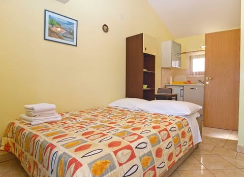 Standard Studio, 1 Bedroom (0378) | 1 bedroom, iron/ironing board, free WiFi, bed sheets