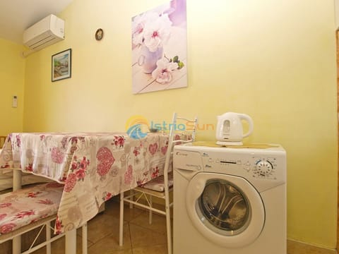 Standard Studio, 1 Bedroom (0378) | Laundry