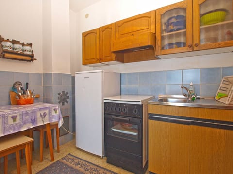 Standard Apartment, 1 Bedroom (1586/16262) | Private kitchen | Fridge, oven, stovetop, coffee/tea maker