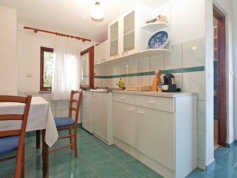 Standard Studio, 1 Bedroom (1665/17244) | Private kitchenette | Fridge, microwave, stovetop, cookware/dishes/utensils