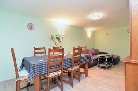 Standard House, 2 Bedrooms (0467) | Private kitchen | Fridge, oven, stovetop, electric kettle