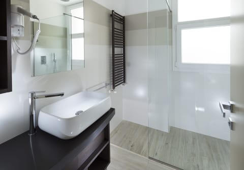 Suite, Annex Building | Bathroom | Shower, free toiletries, hair dryer, bidet