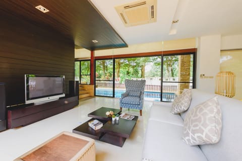 4 Bedroom Grand Pool Villa | Living room | Flat-screen TV