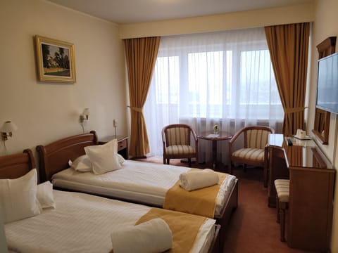 Double Room, Balcony | Minibar, in-room safe, desk, free WiFi