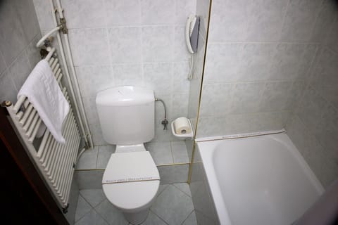 Double Room, Balcony | Bathroom | Bathtub, free toiletries, hair dryer, bathrobes