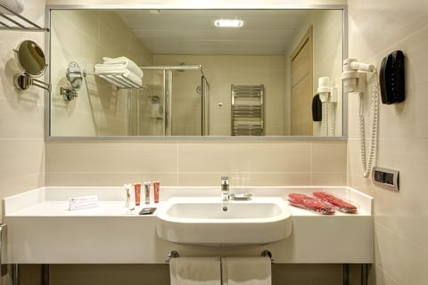 Double Room (Small) | Bathroom sink