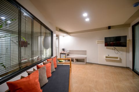 Family Suite | In-room safe, desk, free WiFi, bed sheets