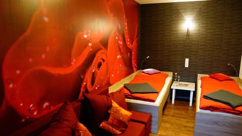 Double Room, Shared Bathroom (Rosegarden) | Hypo-allergenic bedding, soundproofing, free WiFi, bed sheets