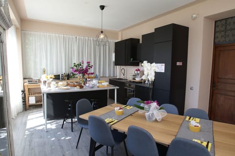 Free daily cooked-to-order breakfast