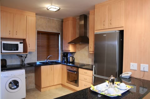 Two-Bedroom Holiday Houses (4) | Private kitchen | Coffee/tea maker