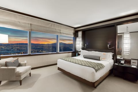 PANORAMA STRIP VIEW SUITE (2BR) - 47th Floor | Interior detail