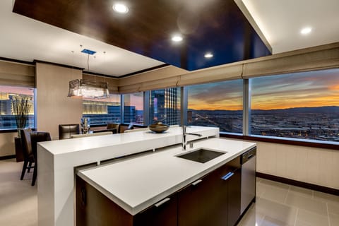 PANORAMA STRIP VIEW SUITE (2BR) - 47th Floor | Interior detail