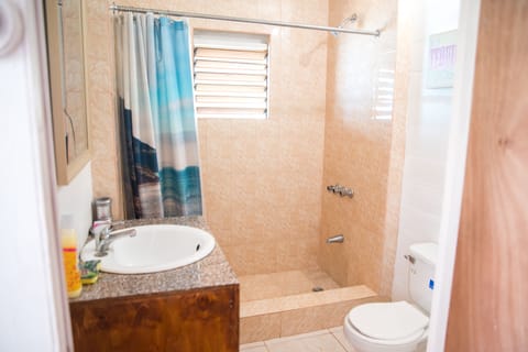 Comfort Single Room, Non Smoking | Bathroom | Shower, towels