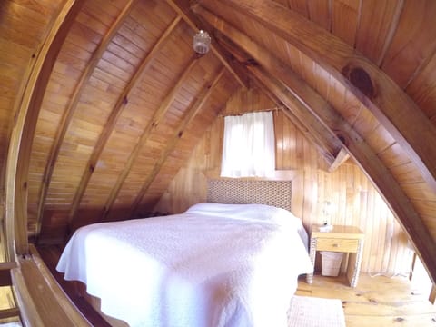 Romantic Cabin, 1 Bedroom, Garden View | Premium bedding, down comforters, blackout drapes, iron/ironing board