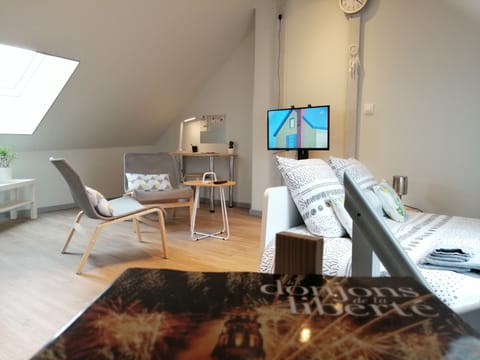 Family Suite (The Duplex Suite) | Living area | 32-inch flat-screen TV with digital channels, TV