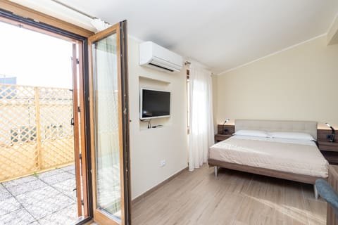 Double Room, 1 Queen Bed, City View (Giulietta) | Soundproofing, free WiFi, bed sheets