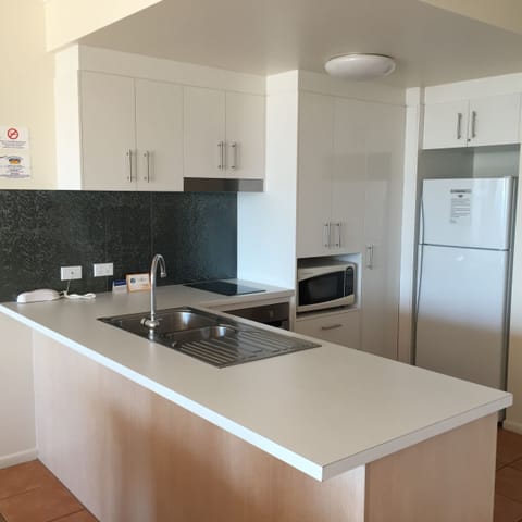 Family Apartment, 2 Bedrooms, Ocean View | Private kitchen | Electric kettle, toaster