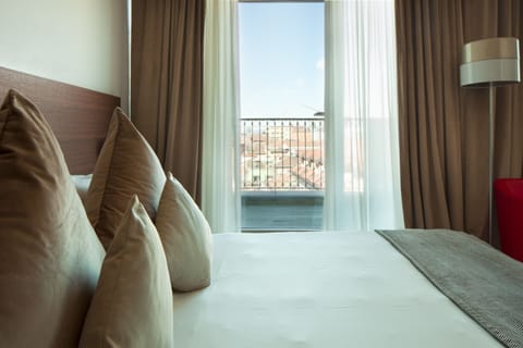 Suite, 1 King Bed, Terrace | Premium bedding, down comforters, pillowtop beds, minibar