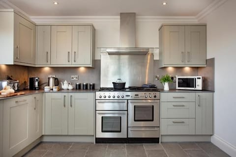 Standard Cottage, 3 Bedrooms | Private kitchen | Coffee/tea maker, electric kettle, highchair