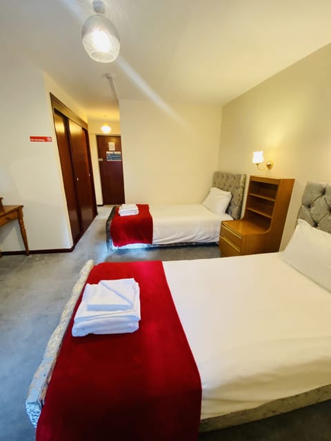 Twin Room, Ensuite | Desk, soundproofing, iron/ironing board, free WiFi