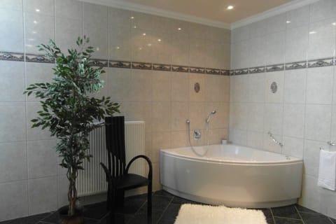 Suite | Bathroom | Towels