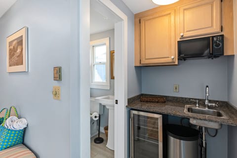 Cove Side Cottage (two bedroom) | Private kitchenette | Coffee/tea maker