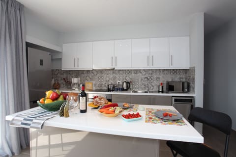 Apartment, 1 Bedroom | Private kitchen | Full-size fridge, microwave, oven, stovetop