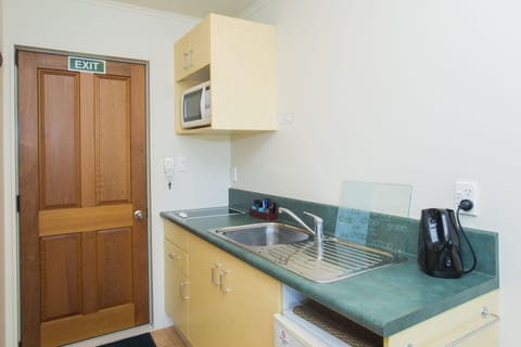 Standard Studio | Private kitchenette | Microwave, stovetop, electric kettle, toaster