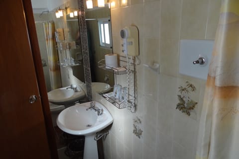 Shower, free toiletries, hair dryer, bidet